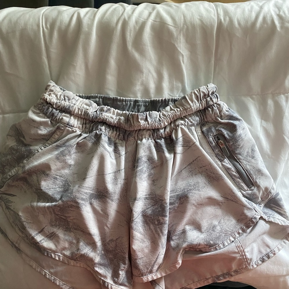 Lululemon tracker shorts
